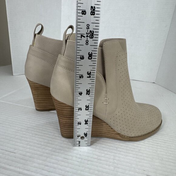 DV by Dolce Vita Gerdy Bootie 7,5 M Beige NWOB 9341 - Picture 5 of 15